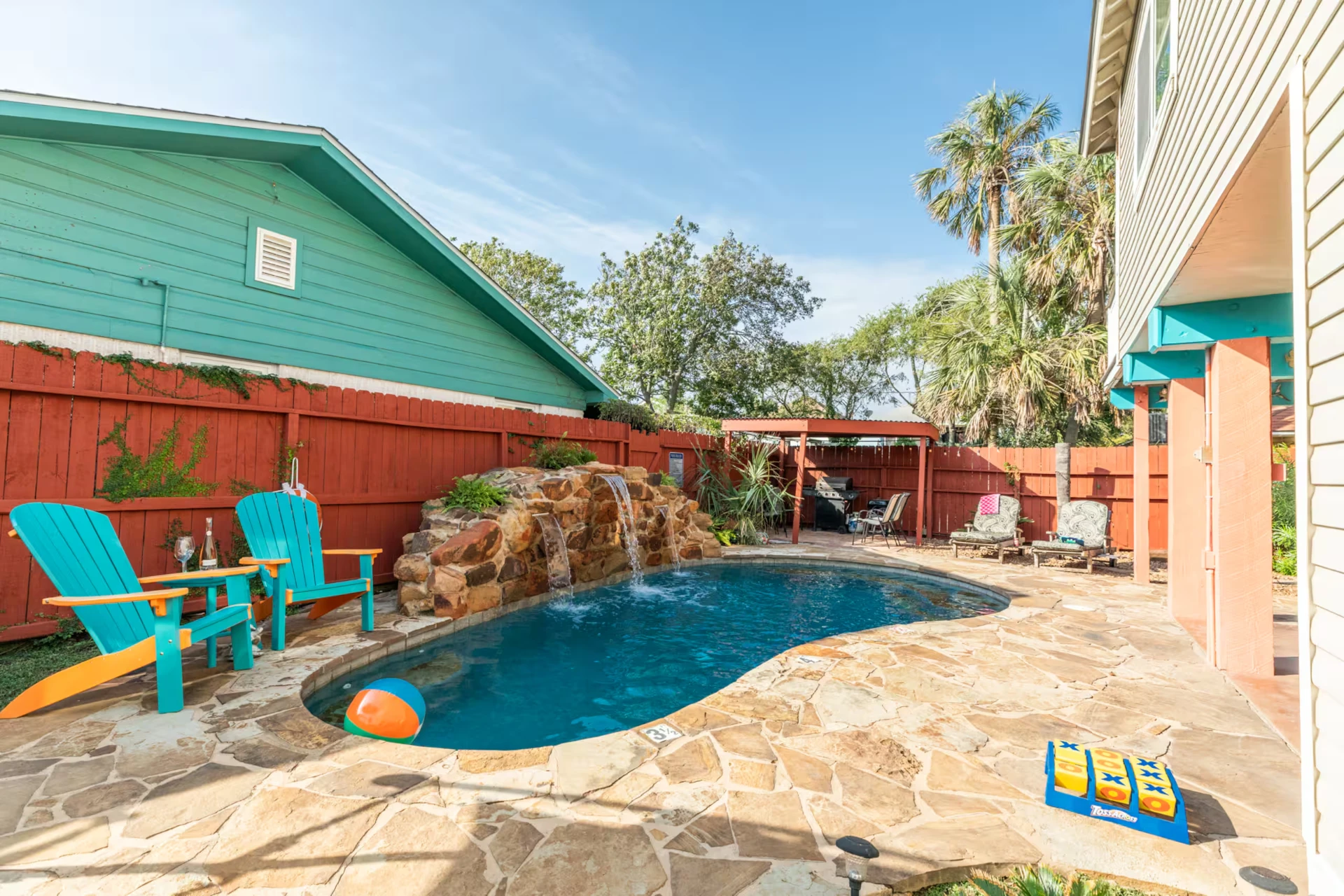 Galveston beach house with a private pool and sunny backyard